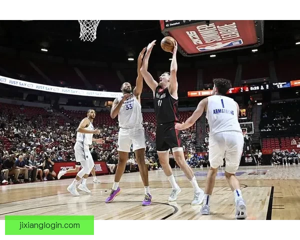 开拓者全家福大合照:杨瀚森C位领衔,利拉德昔日位置成回忆 开拓者全家福大合照:杨瀚森C位领衔,利拉德昔日位置成回忆