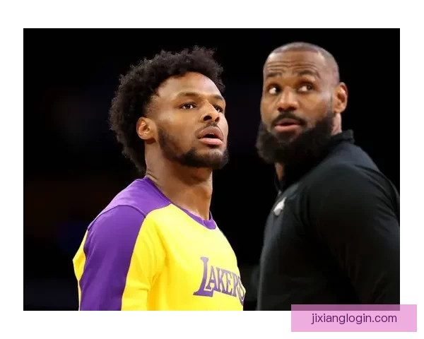 詹姆斯假传迷惑对手 布朗尼助攻艾顿完成震撼双手扣篮