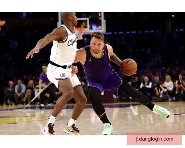 东契奇腿筋受伤詹姆斯回归持球核心湖人再靠老将支撑